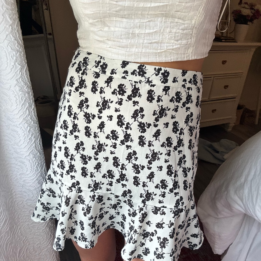 Floral Black and White Peplum Skirt - Picture 2 of 5